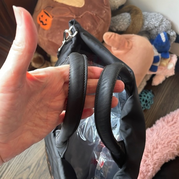 🌟🛍HOST PICK🛍🌟Stunning Reversible Prada leather and nylon bag - Picture 5 of 11